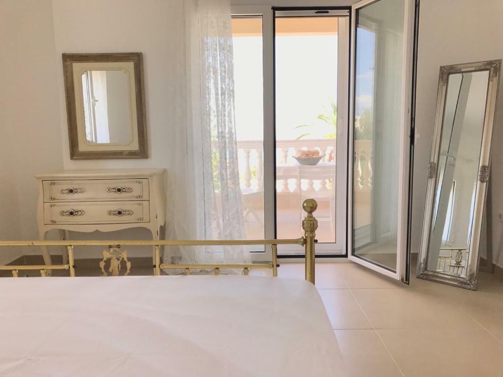 Villa Korais Luxury 3Br Apt With Sea View Солун Екстериор снимка